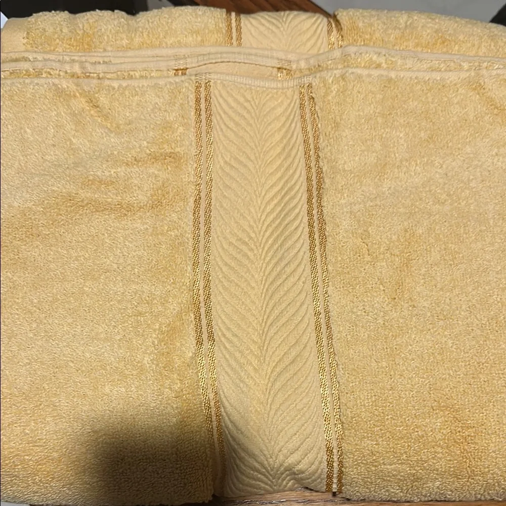 Better Homes and Gardens oversized Yellow Bath Sheet